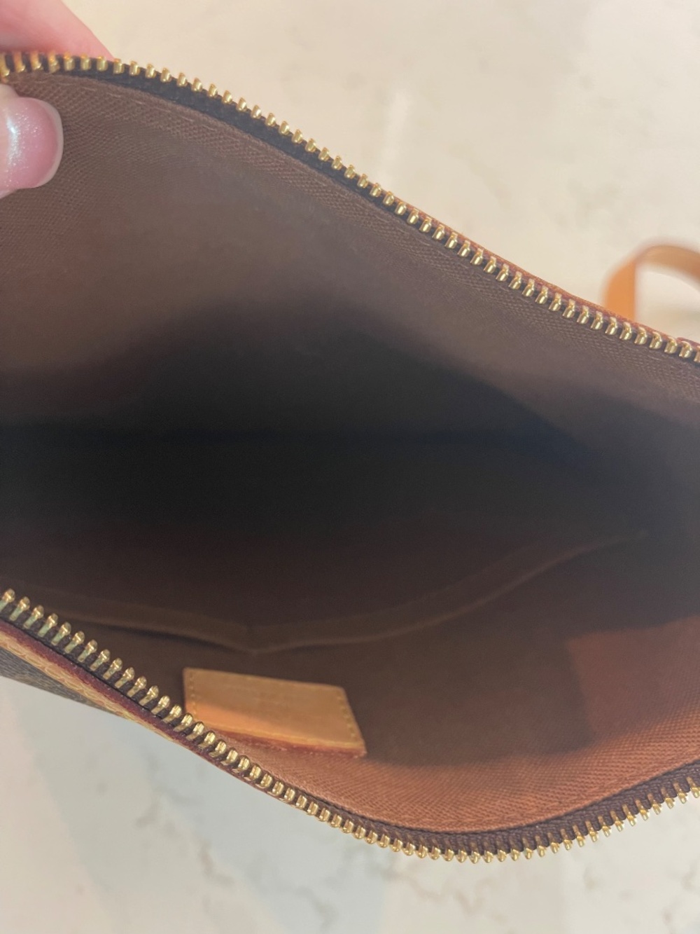 Louis Vuitton crossbody - Picture 4 of 7